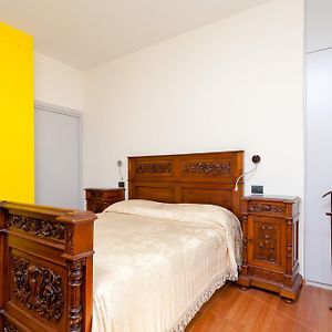 Apartamento de 2 Dormitorios en Edificio Anexo
